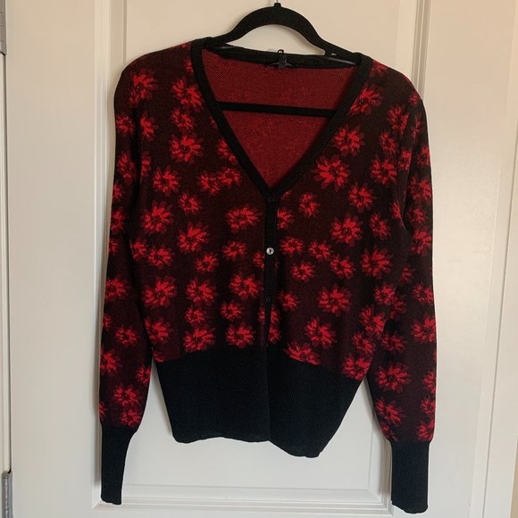 Yest Floral Black& Red Button up sweater, size 10 - Picture 4 of 7